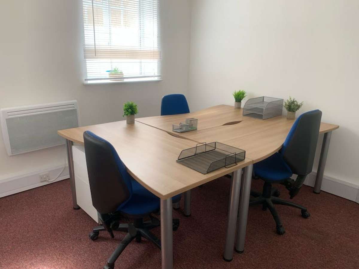 Office in Leatherhead - photo 2