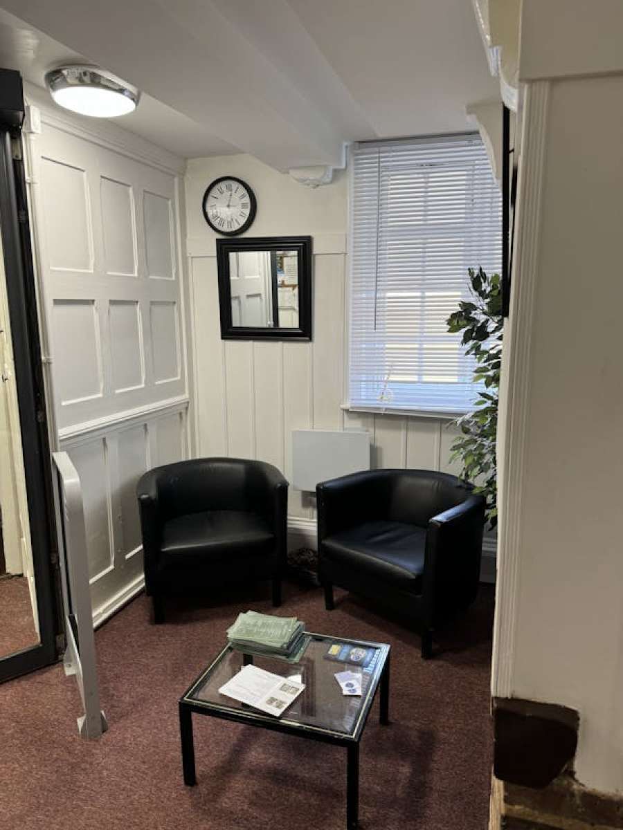 Office in Leatherhead - photo 4