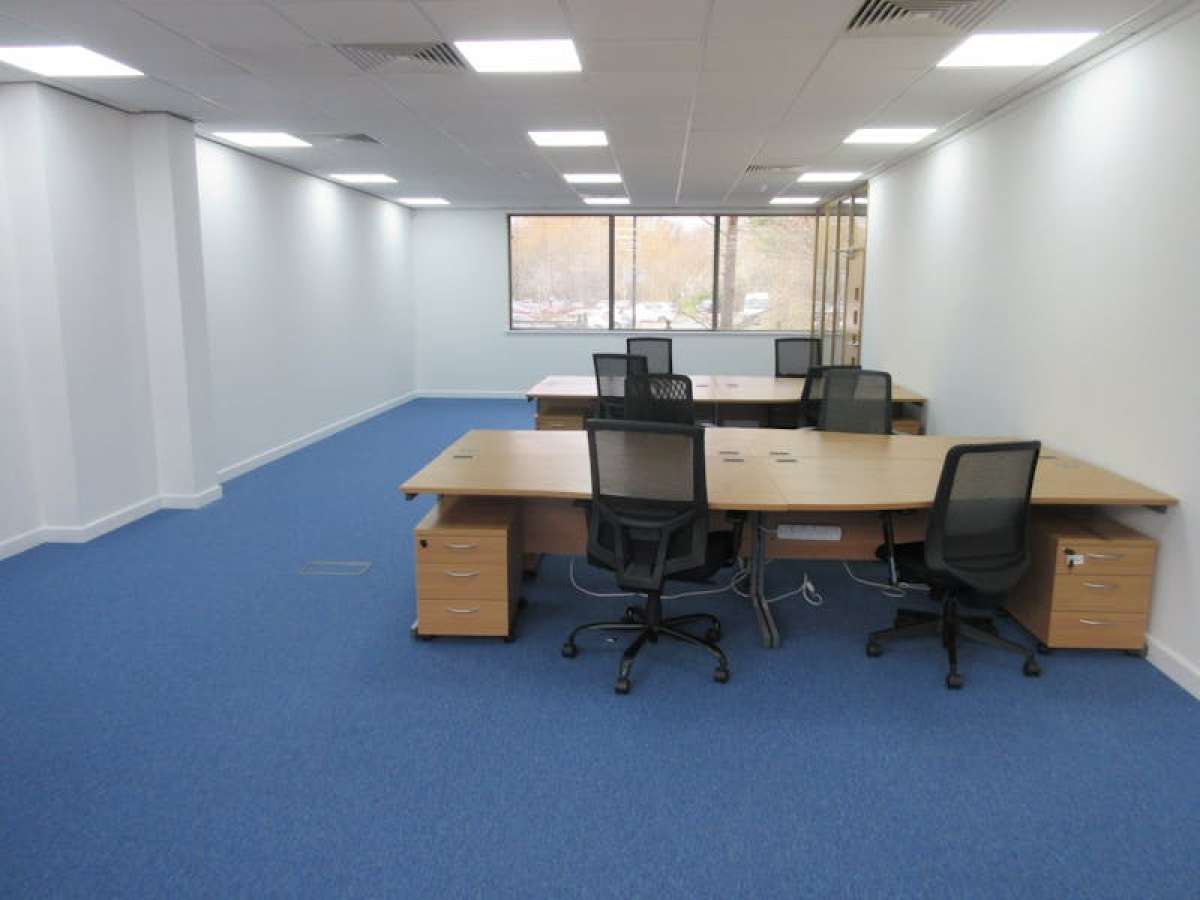 Office in Weybridge - photo 3