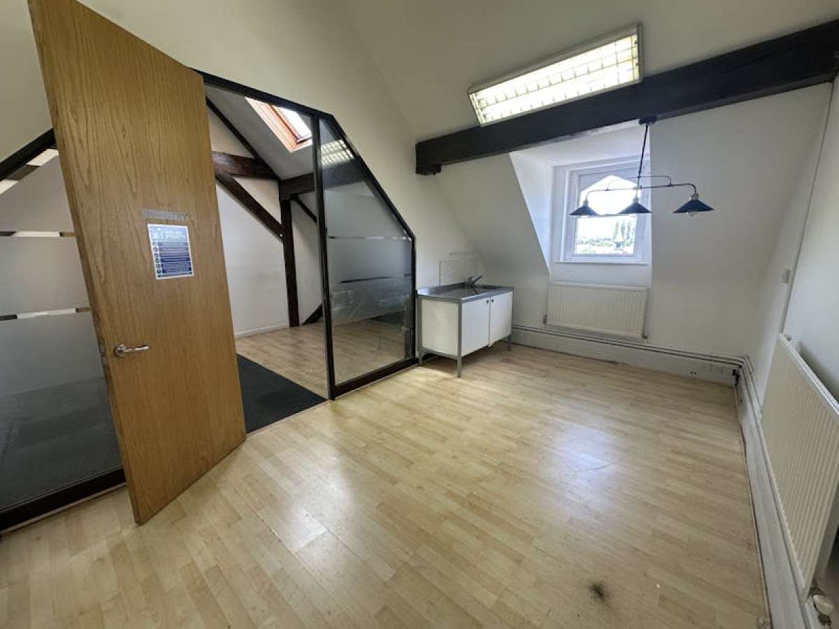 Office in Farnham - photo 4