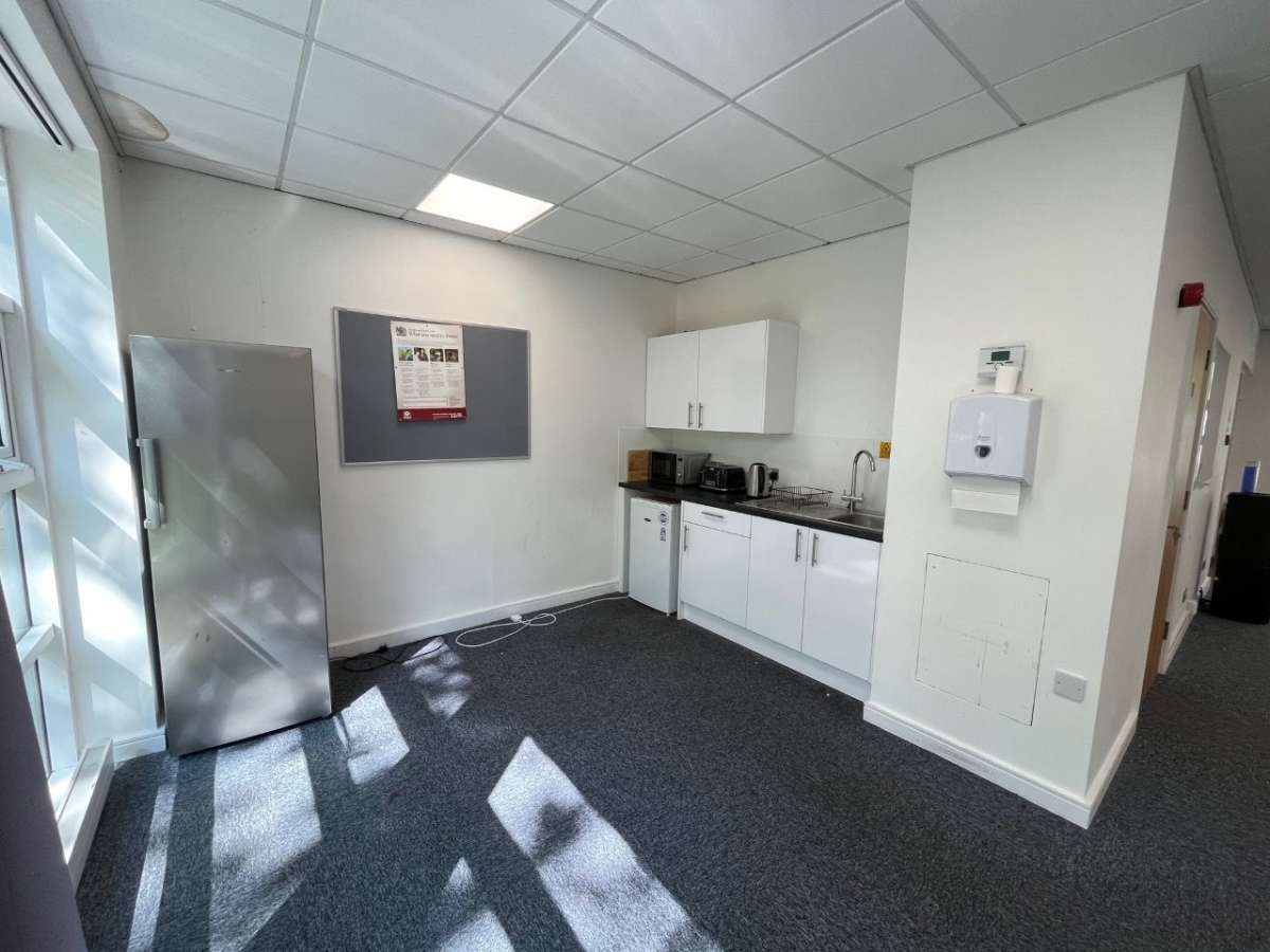 Office in Colchester - photo 3