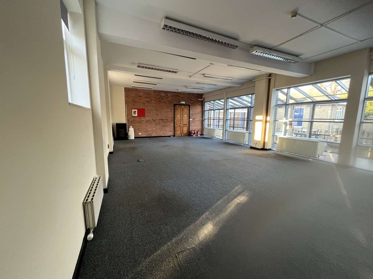 Office in Castle Donington - photo 4