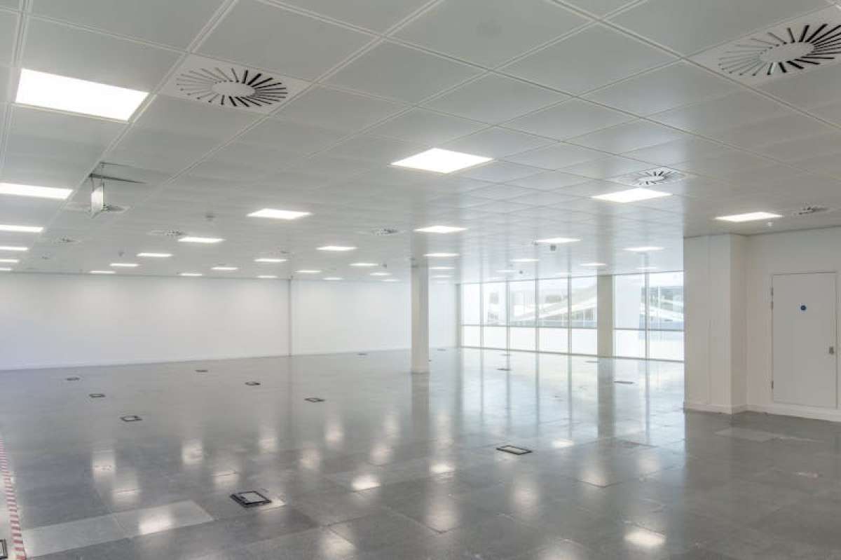 Office in Hook - photo 3