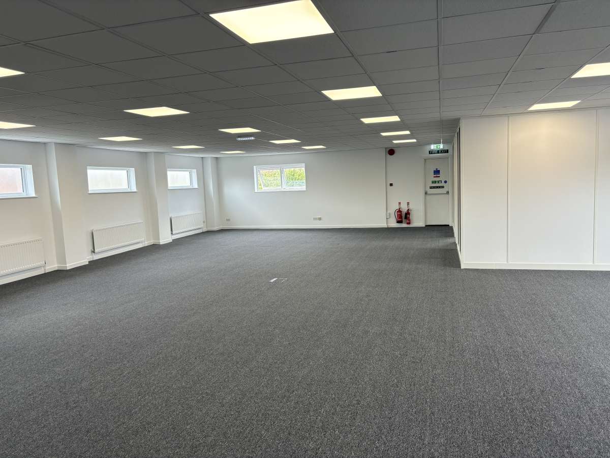 Office in Eastleigh - photo 2