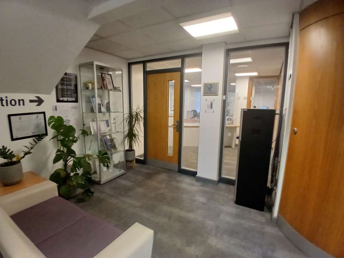 Office in Huddersfield - photo 4