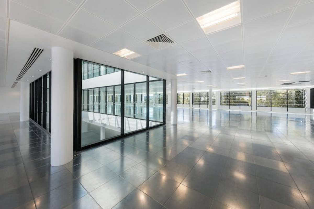 Office in Slough - photo 3