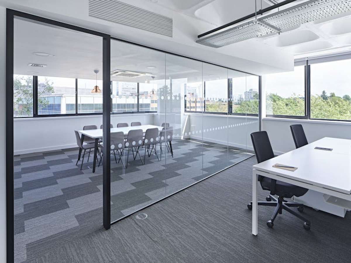 Office in Bracknell - photo 3