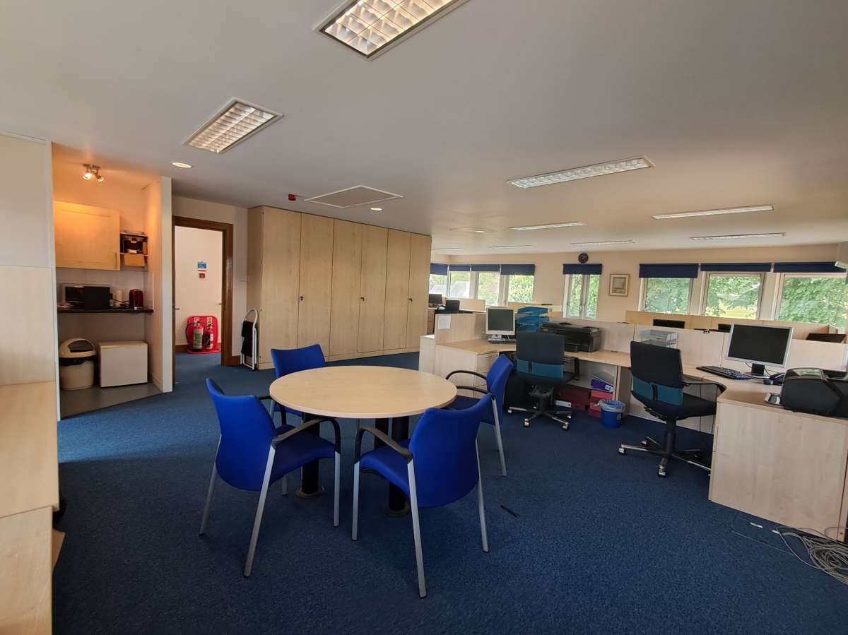 Office in Croydon - photo 2