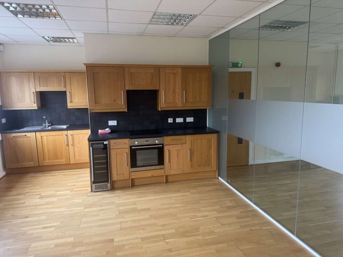 Office in Burton On Trent - photo 3