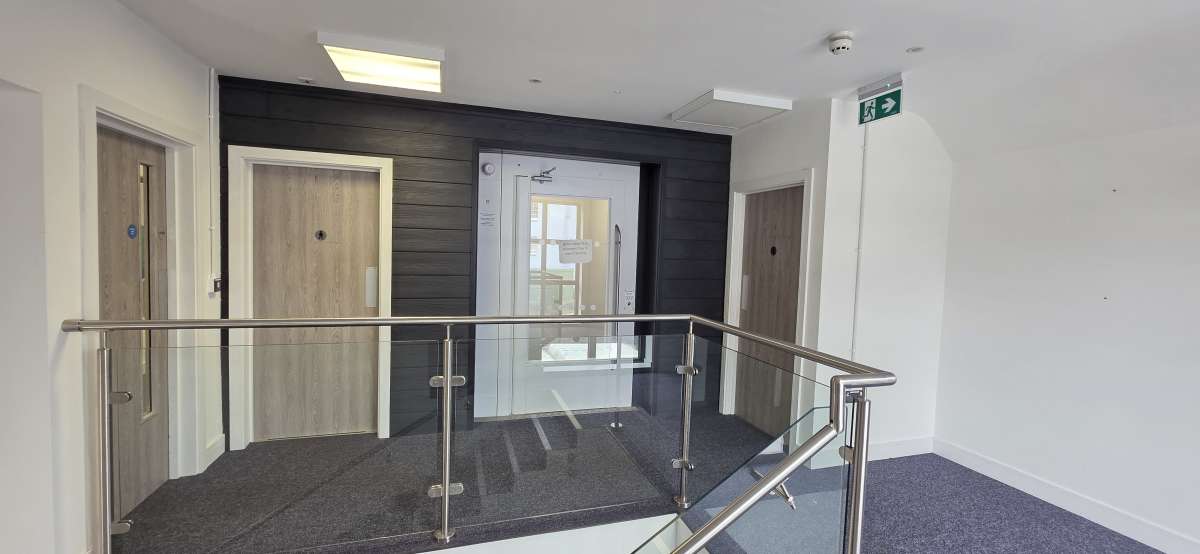 Office in Carmarthen - photo 4