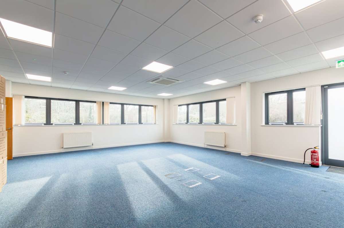 Office in Lymington - photo 2