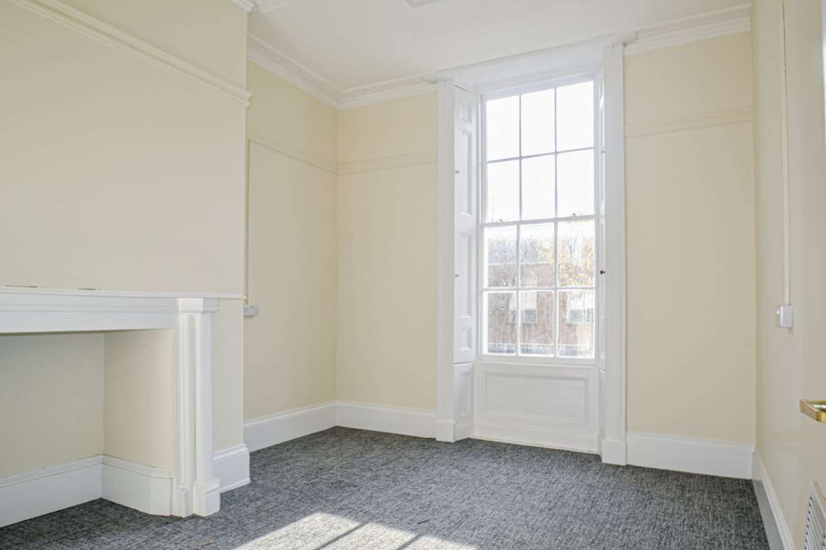 Office in Lymington - photo 2