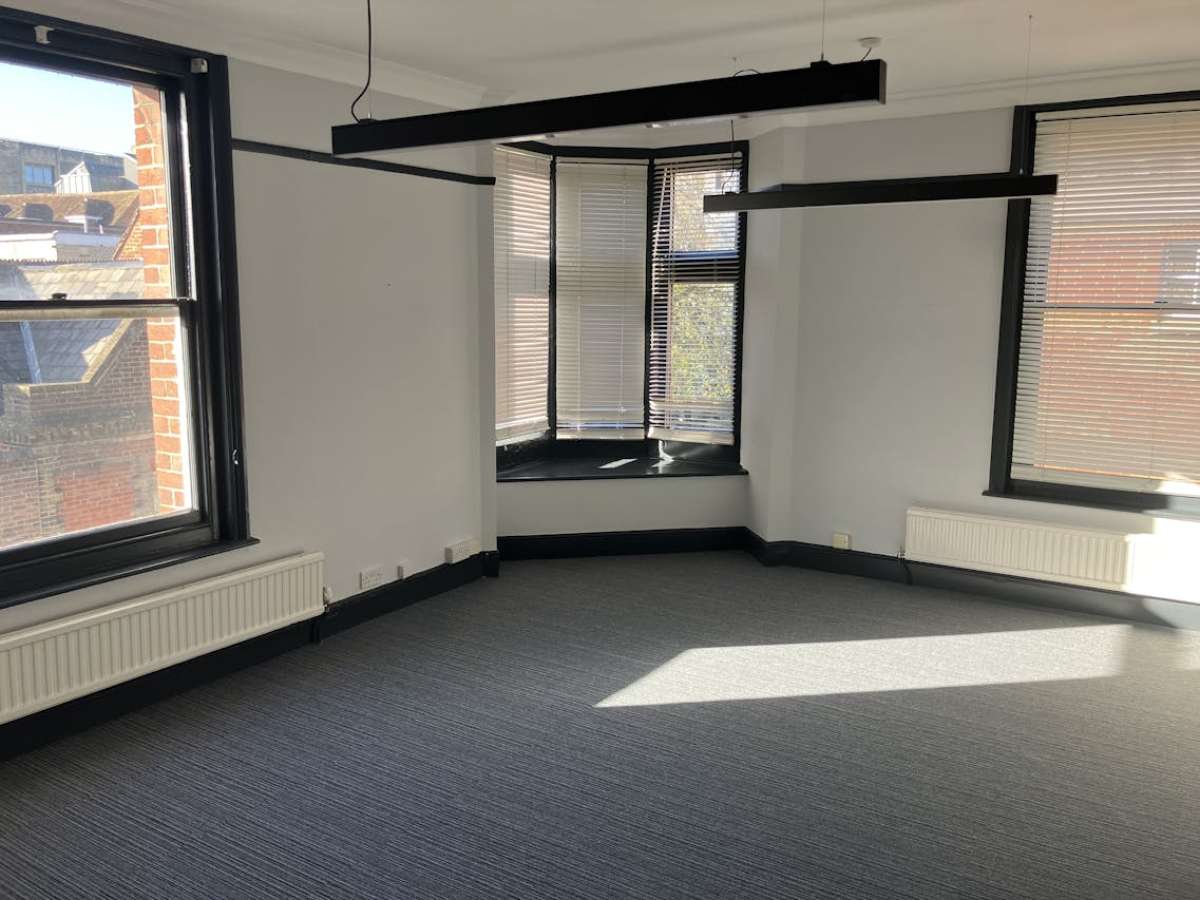 Office in Winchester - photo 2