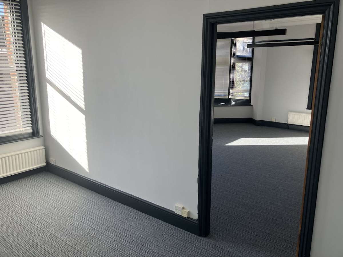 Office in Winchester - photo 4