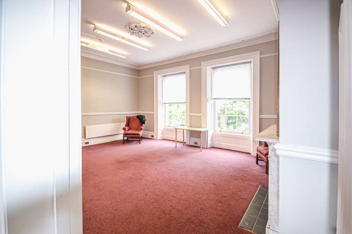 Office in Winchester - photo 4