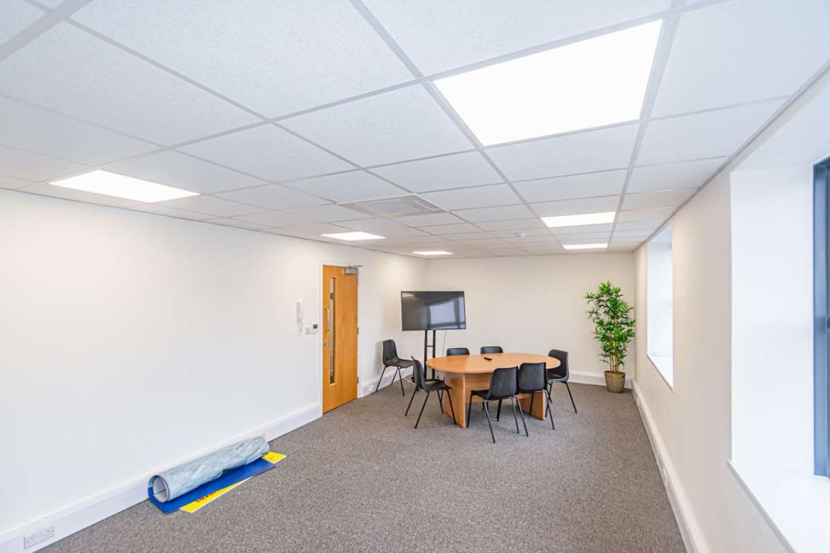 Office in Wimborne - photo 4