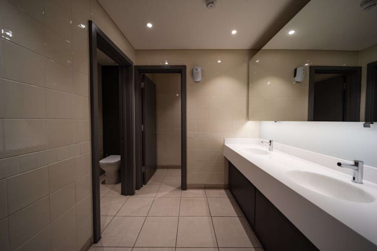 Office in Crawley - photo 4