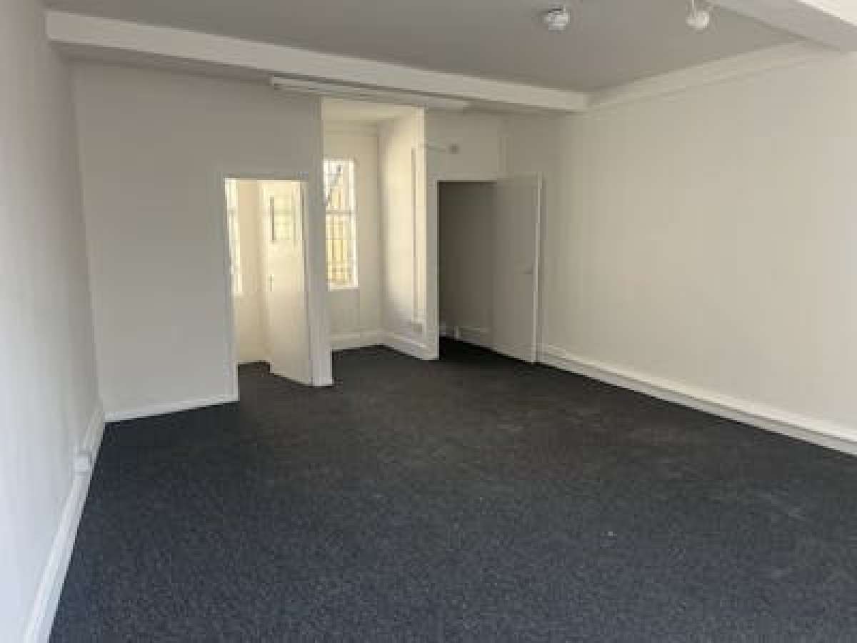 Office in Lewisham - photo 2