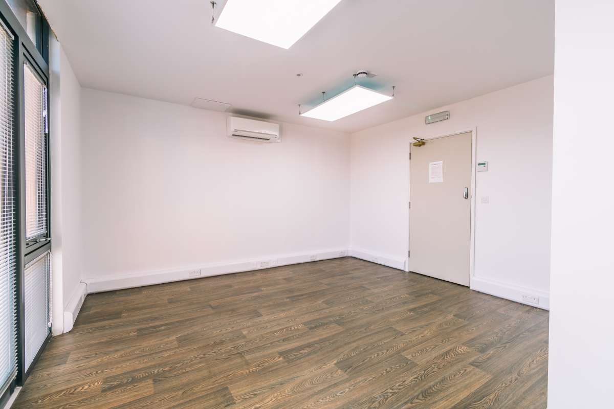 Office in Colchester - photo 4