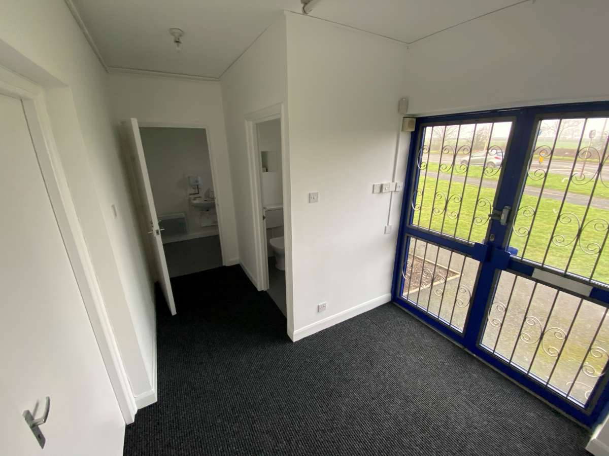 Office in Hinckley - photo 2