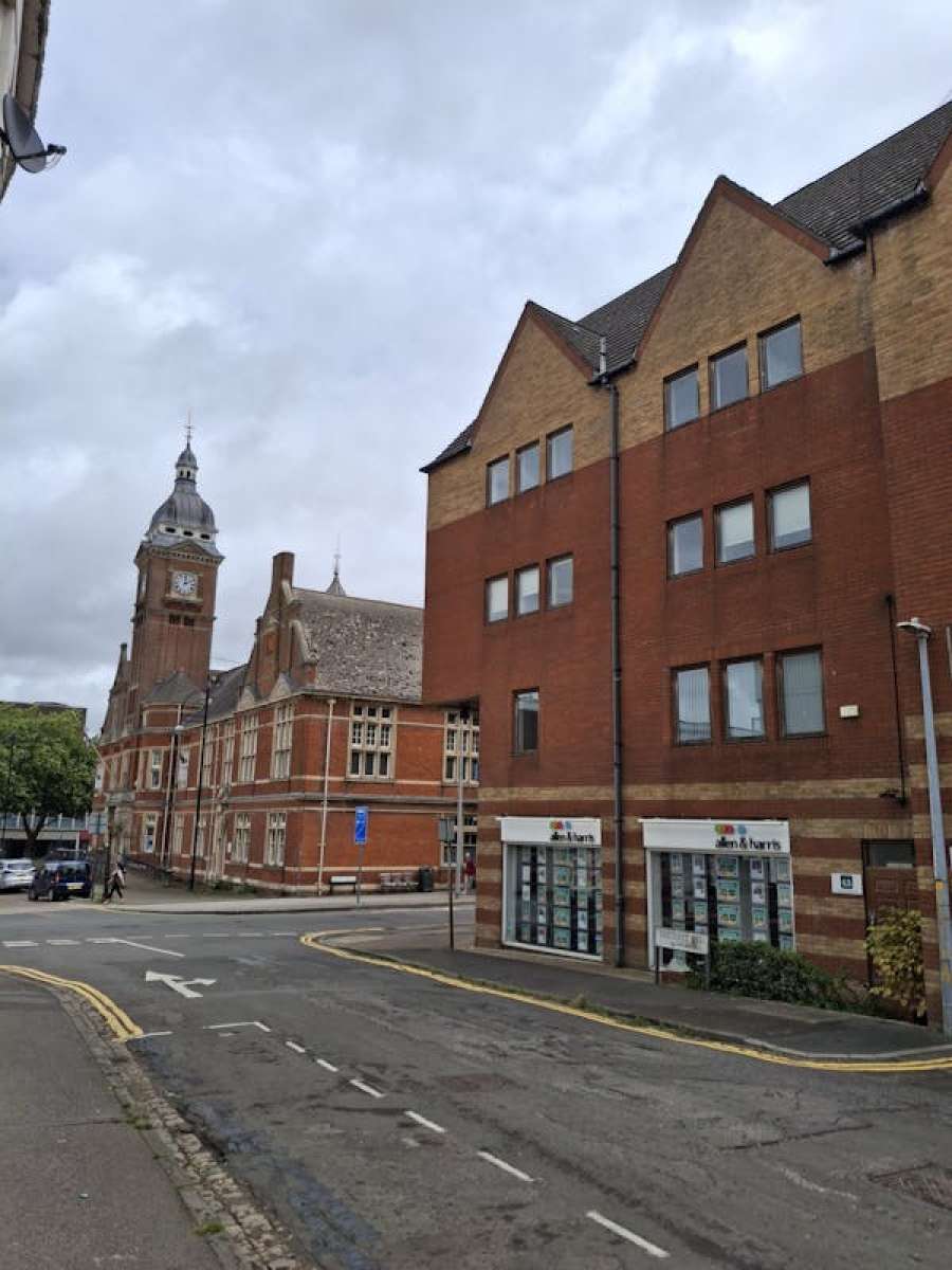 Office in Swindon - photo 3