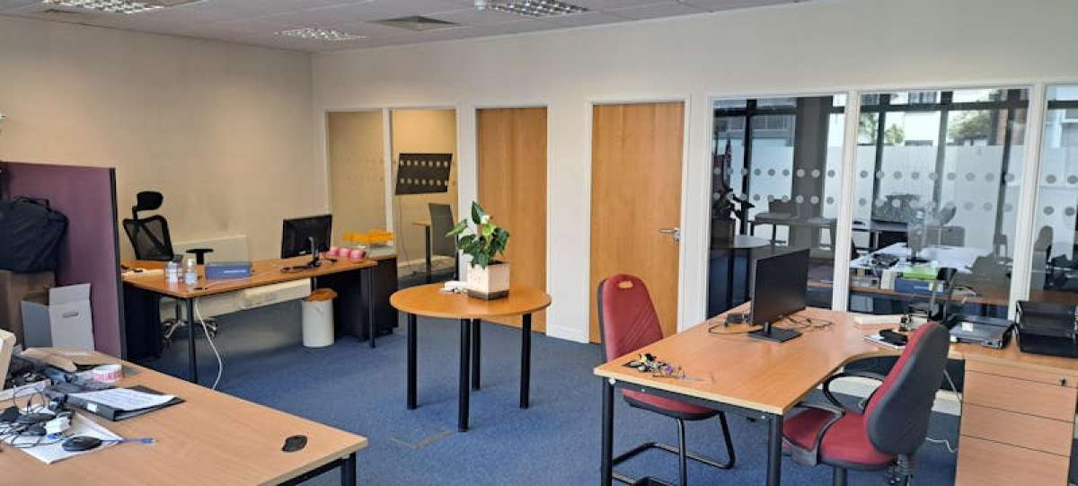 Office in Bagshot - photo 3