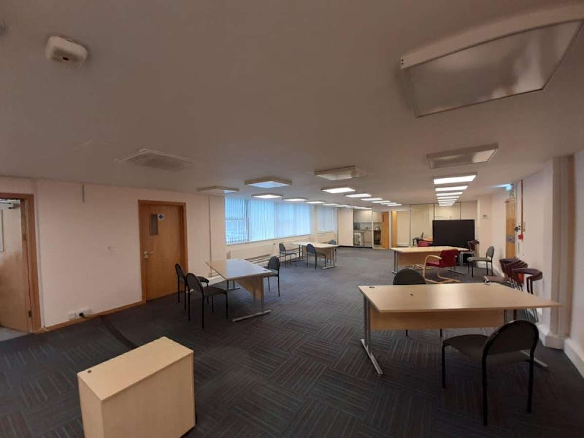 Office in Basingstoke - photo 3