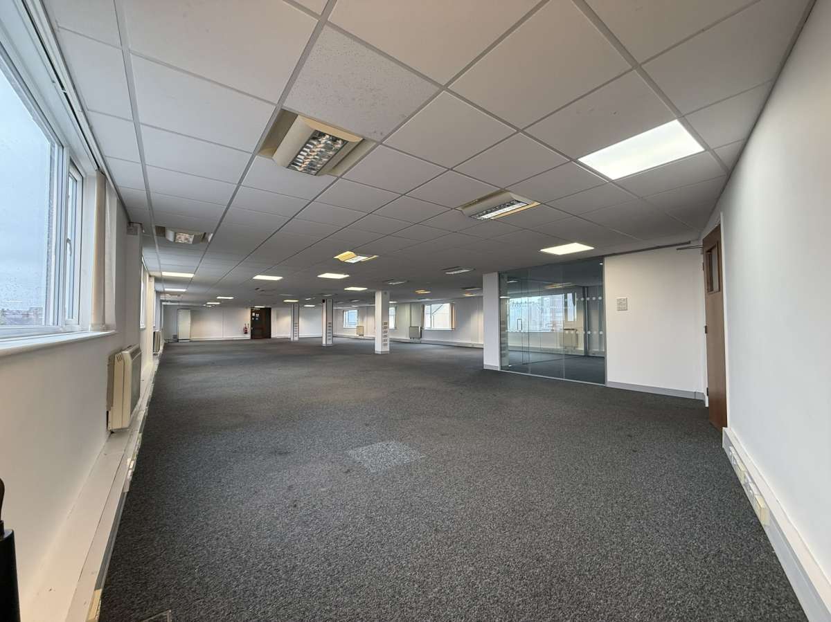 Office in Hinckley - photo 4