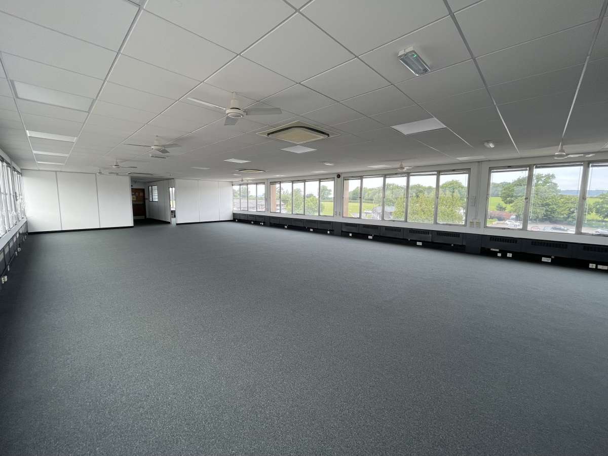 Office in Redhill - photo 3