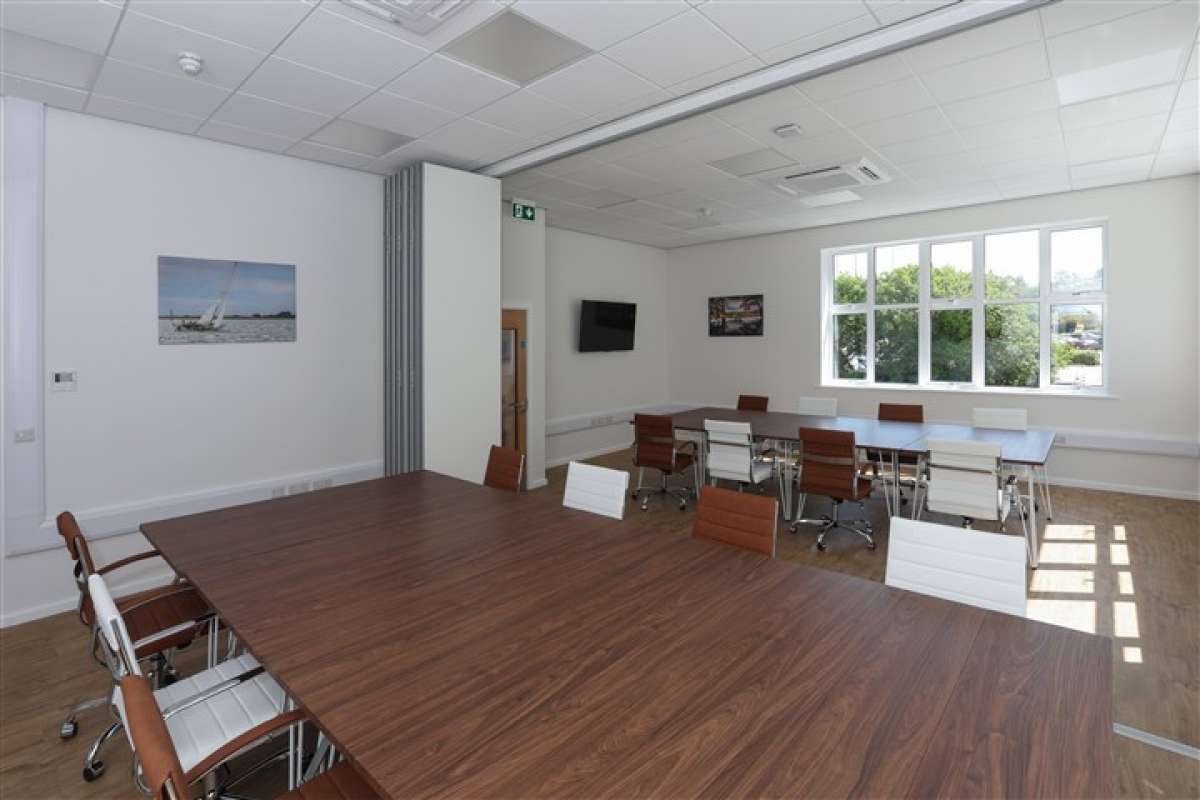 Office in Lymington - photo 4