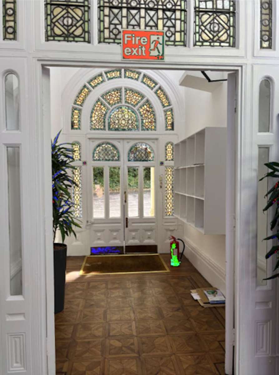 Office in Surbition - photo 3