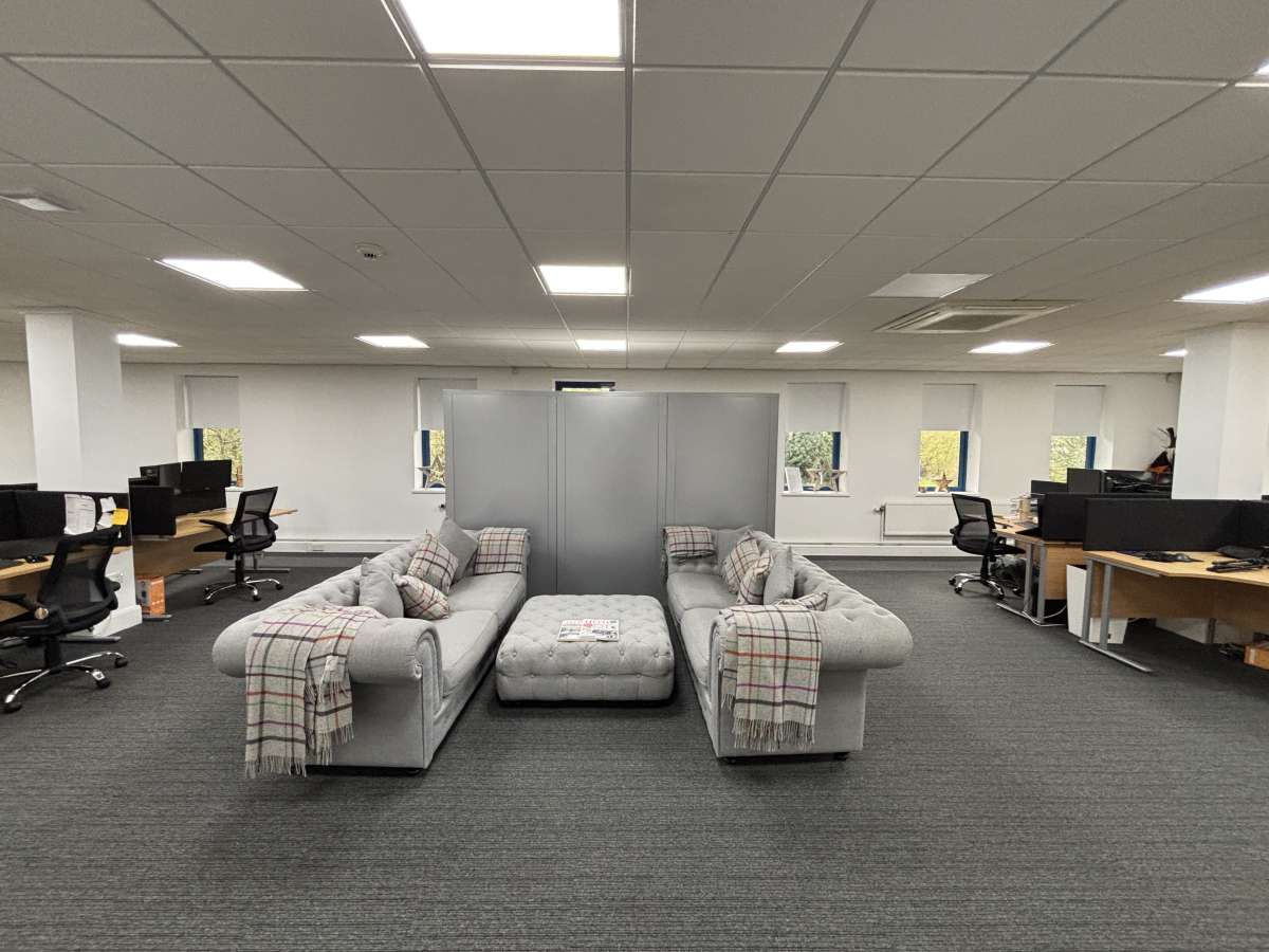 Office in Elland - photo 3