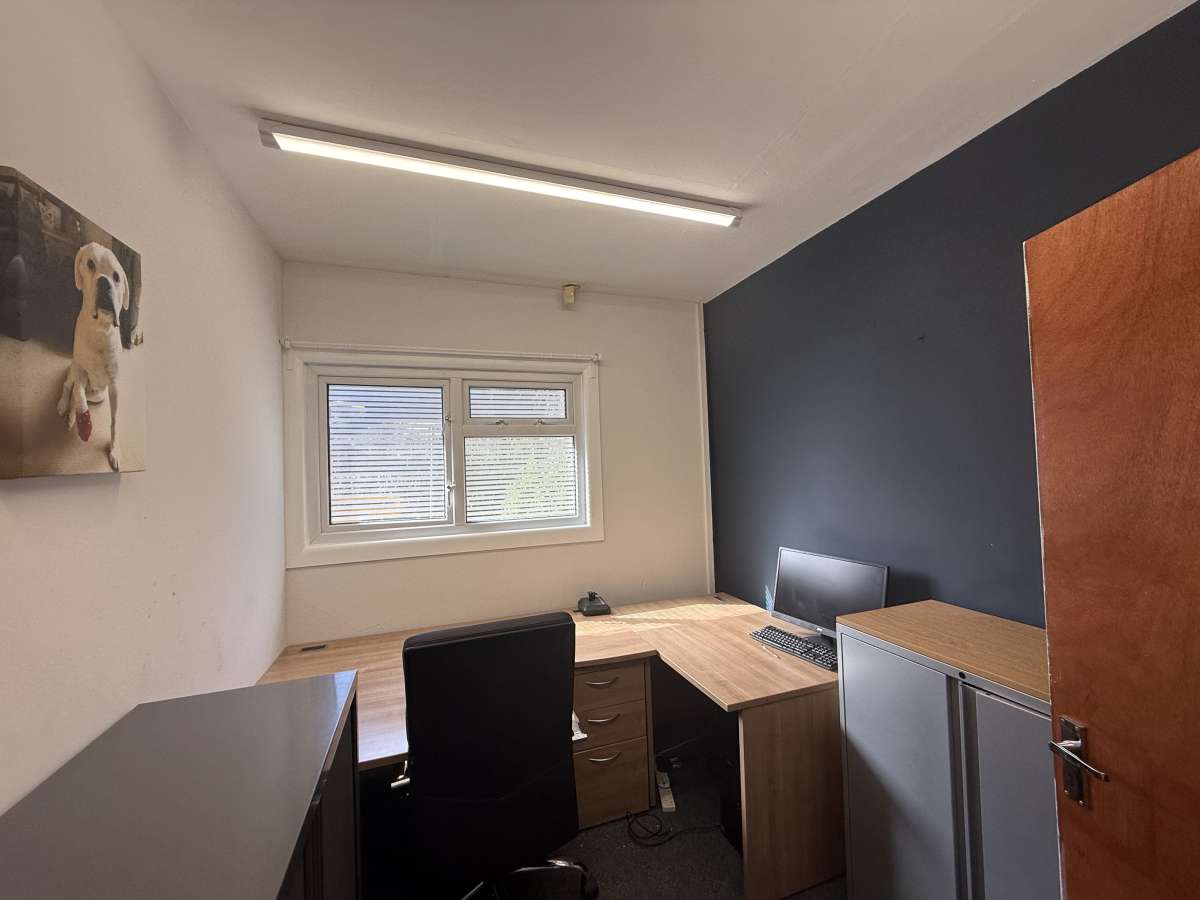 Office in Matlock - photo 4