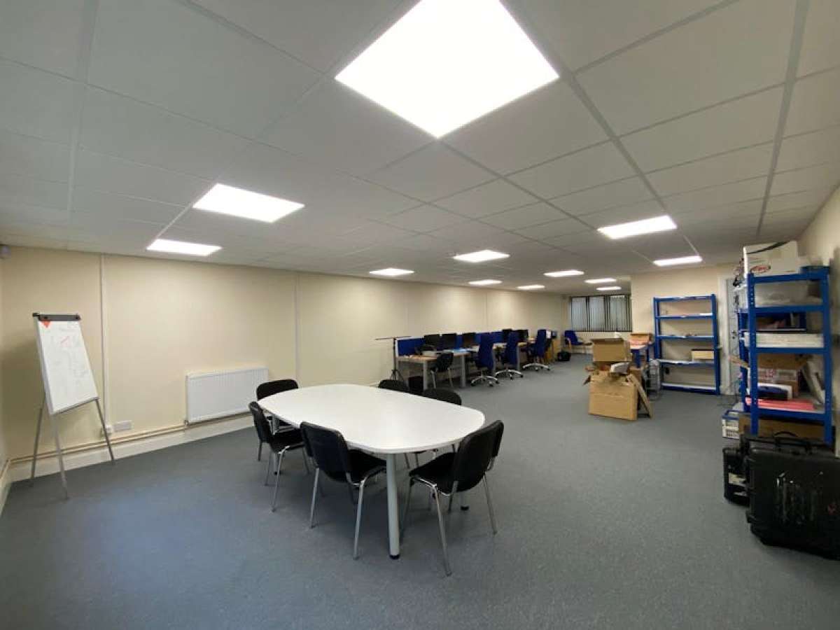 Office in Bordon - photo 3