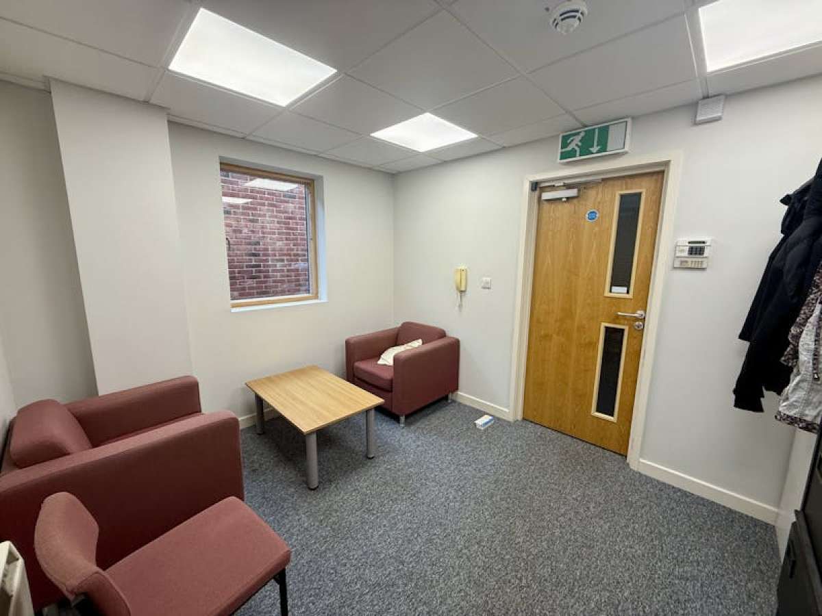 Office in Broadstone - photo 3