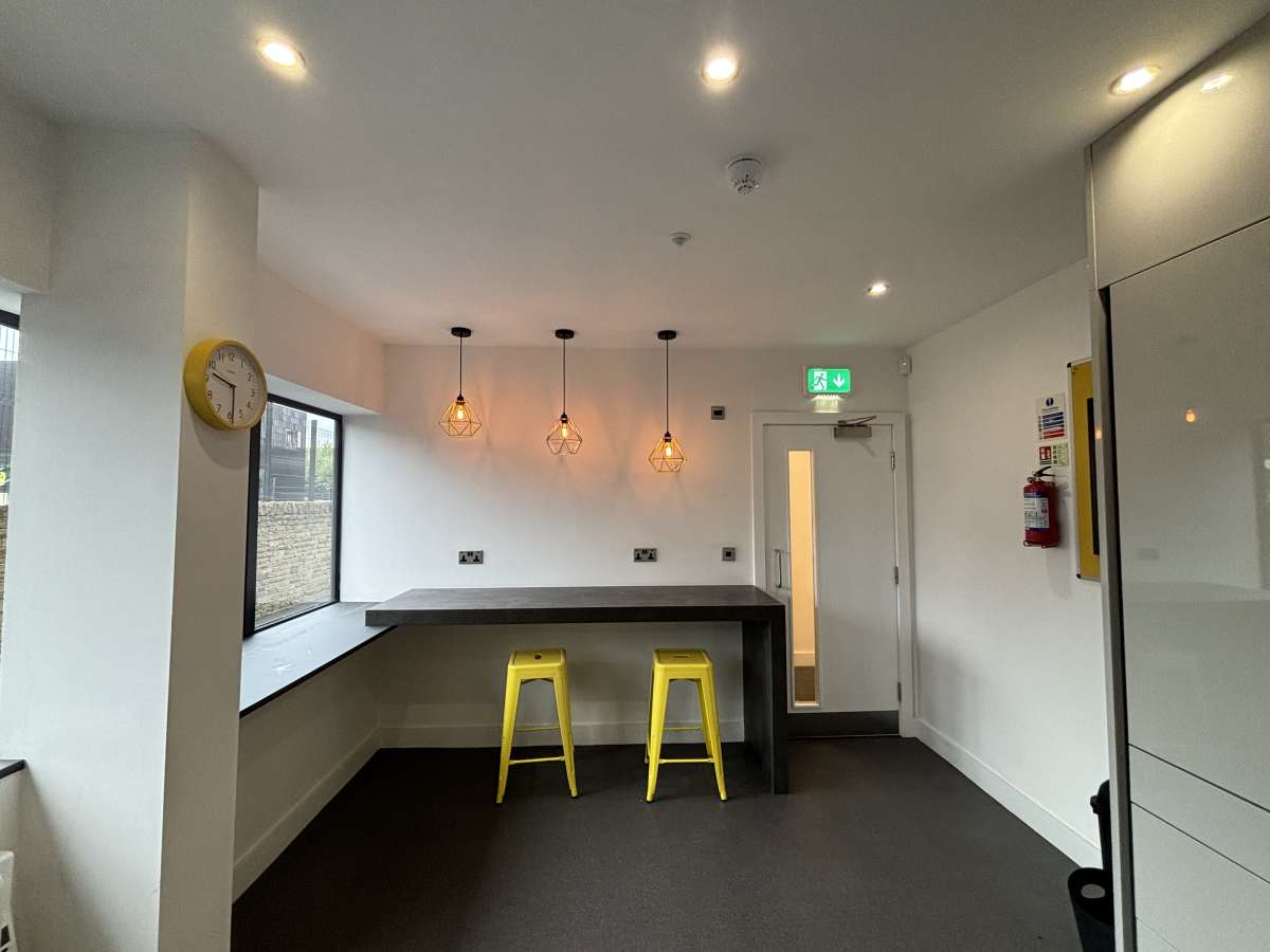 Office in Elland - photo 4