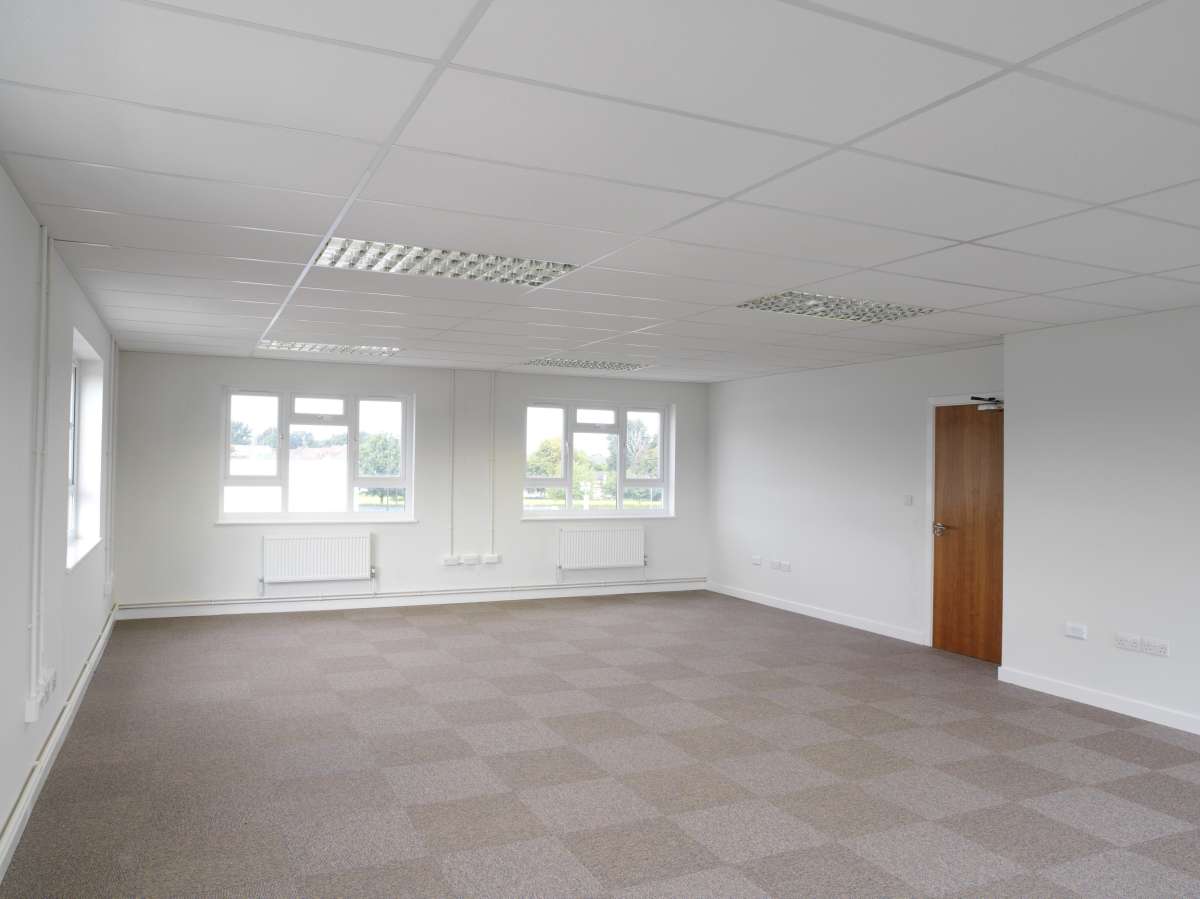Office in Crawley - photo 2