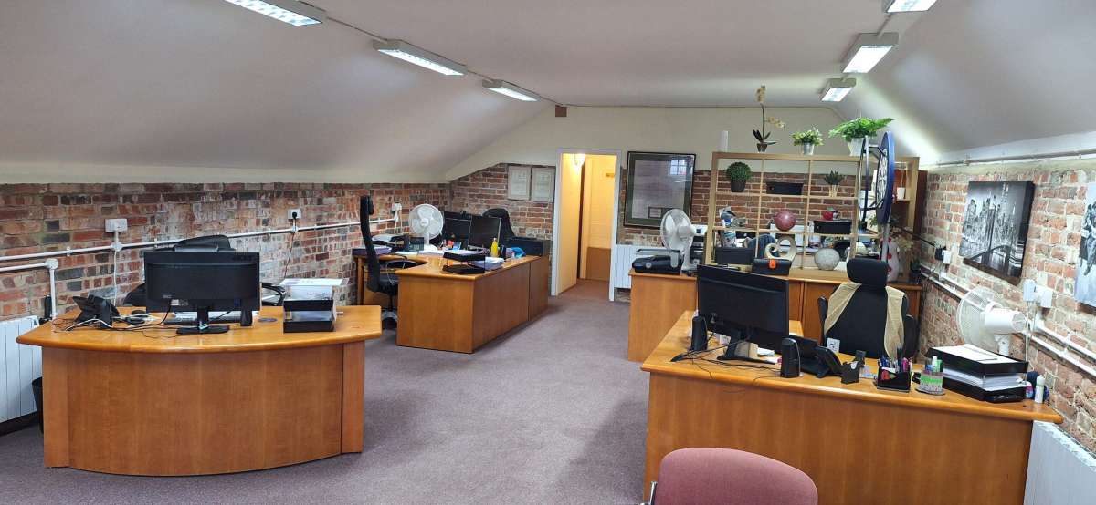 Office in Floodgates Farm - photo 4