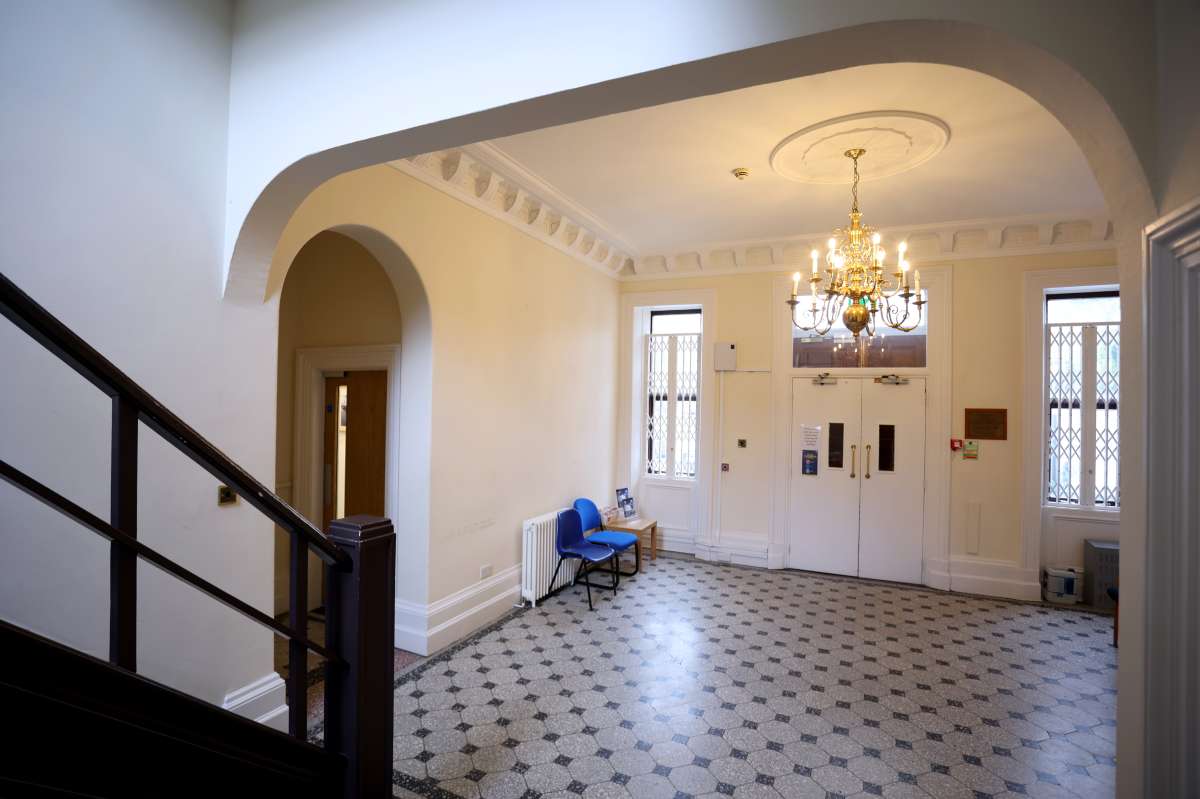 Office in Brighouse - photo 2