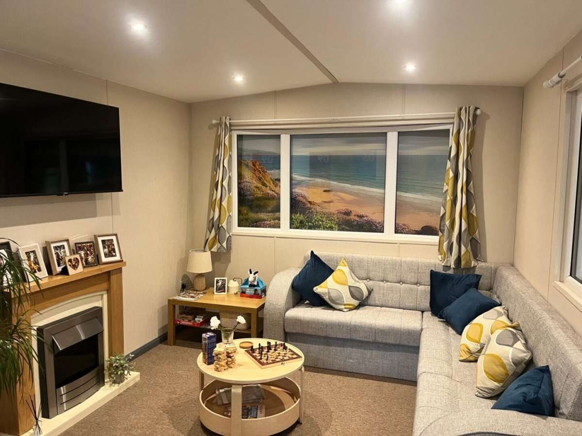 Office in Brighouse - photo 3