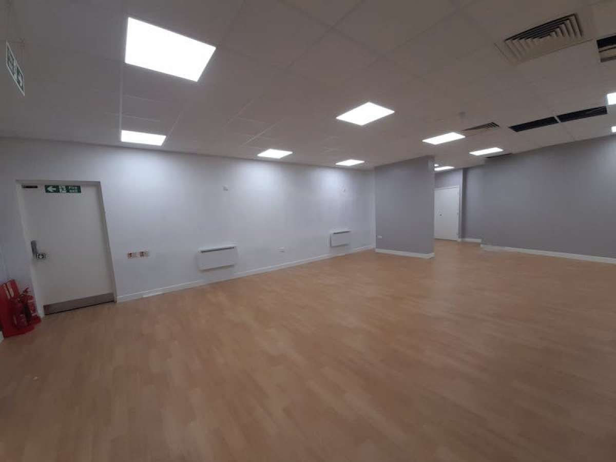 Industrial Unit in Basingstoke - photo 2