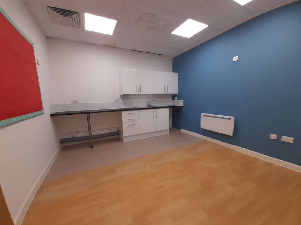 Industrial Unit in Basingstoke - photo 3