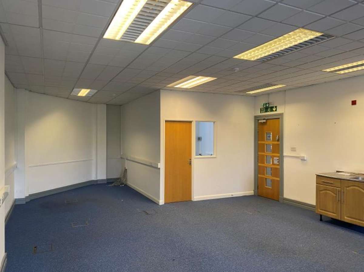 Office in Brierley Hill - photo 3