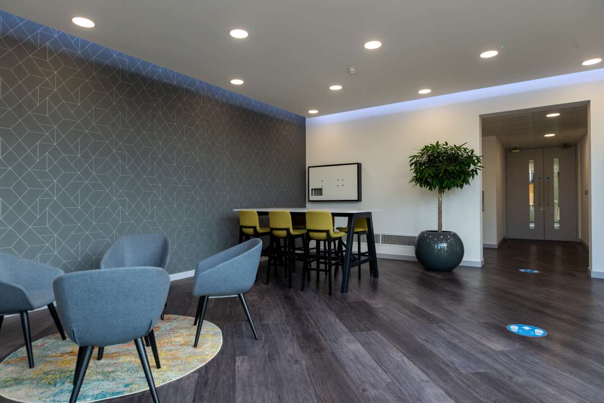 Office in Crawley - photo 2