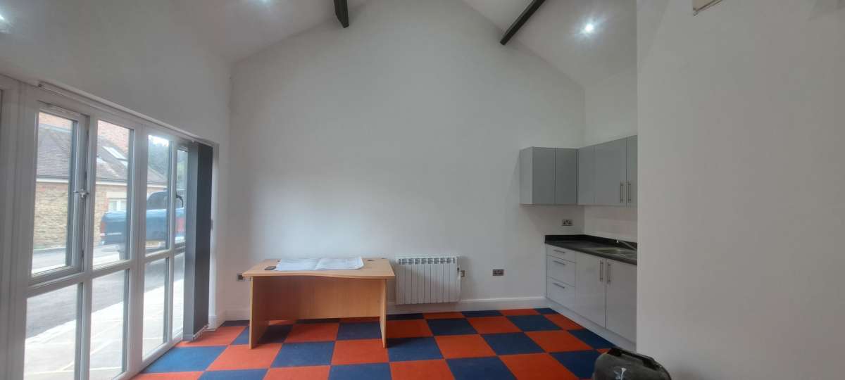 Office in Heath And Reach - photo 4