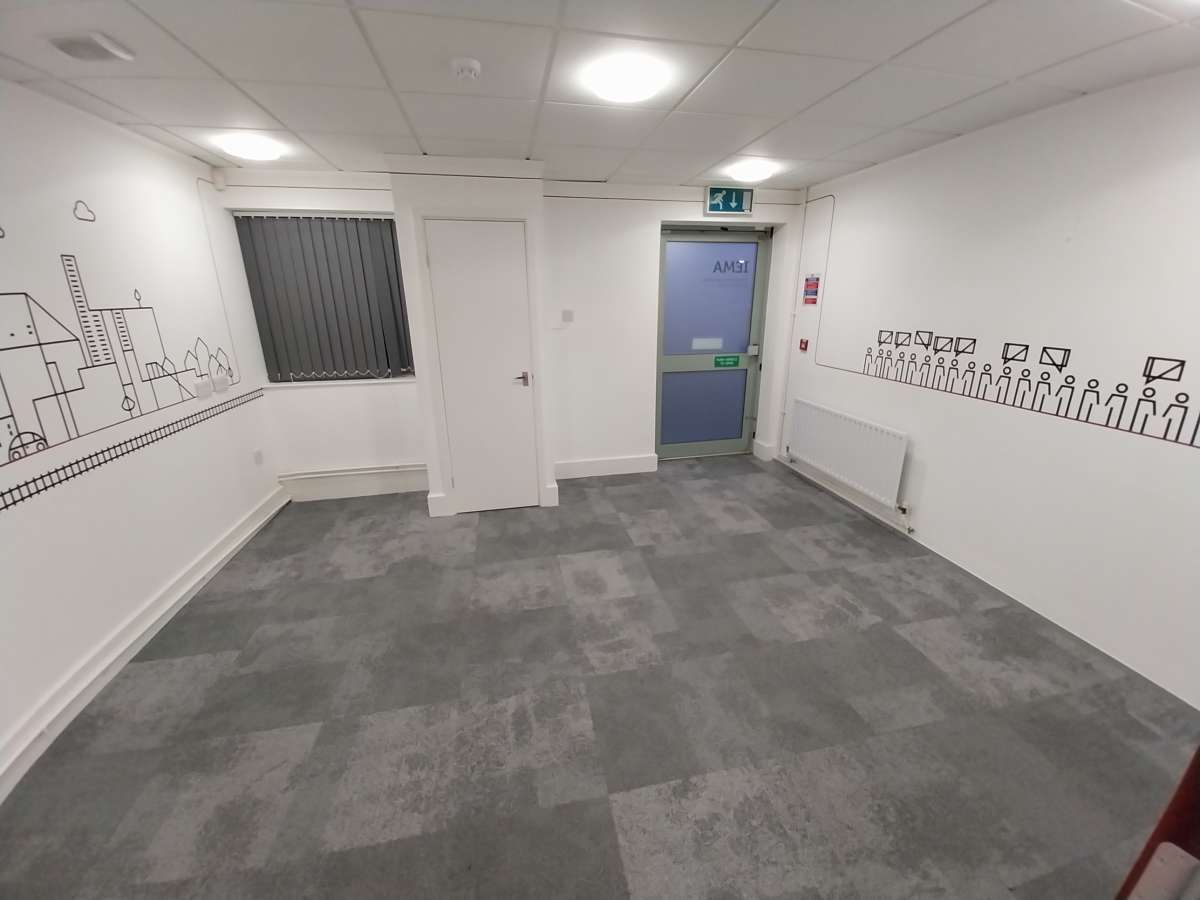 Office in Lincoln - photo 4