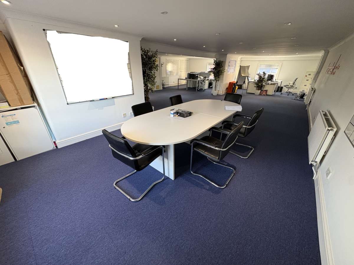 Office in Winchester - photo 3