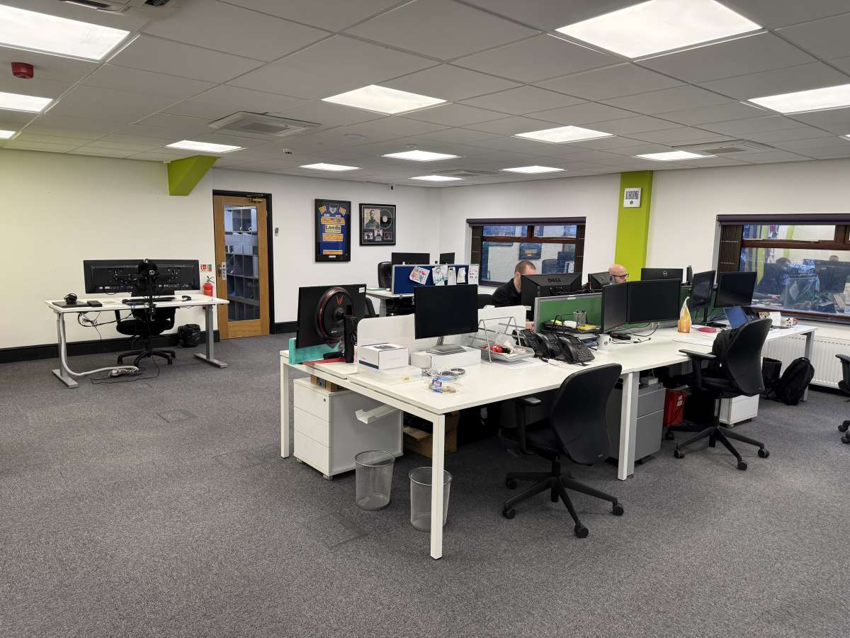 Office in Guiseley - photo 4