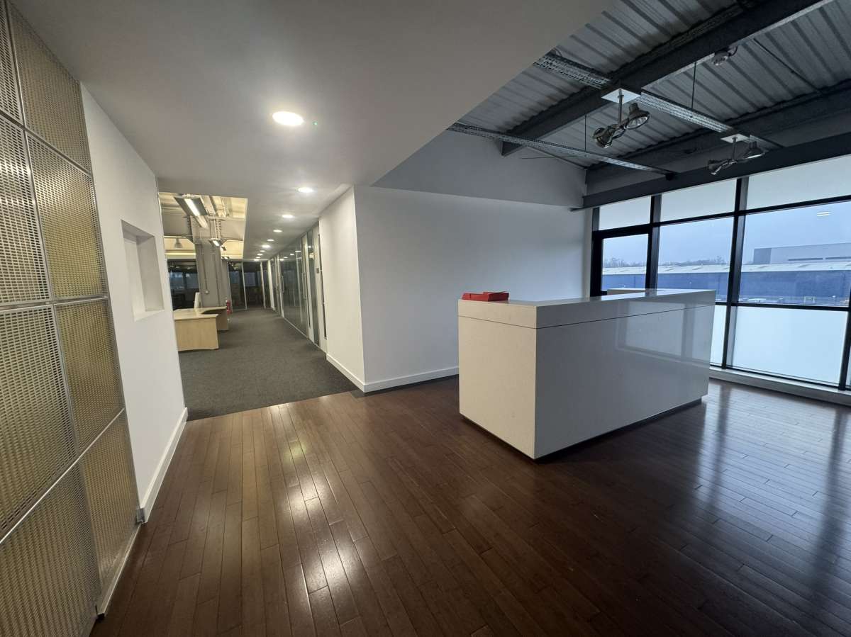 Office in Hampton - photo 4