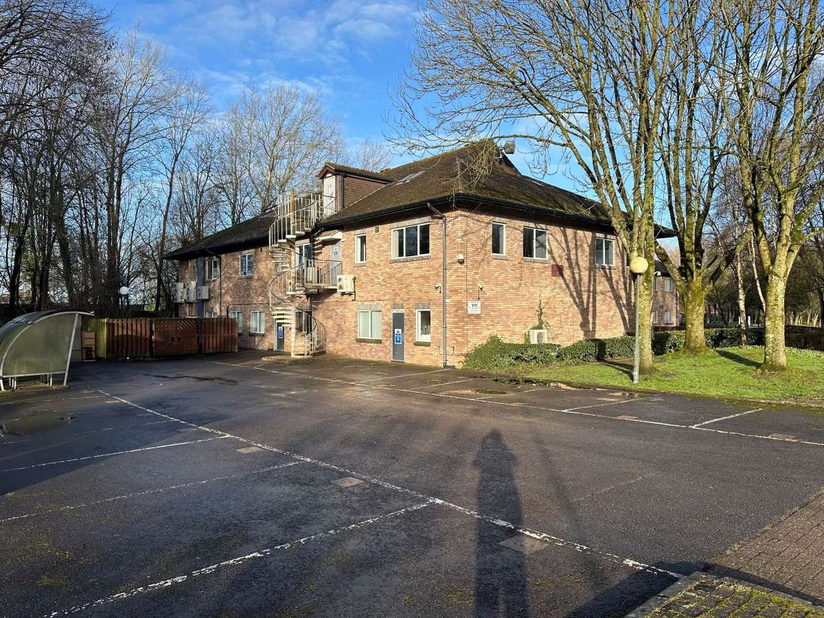Office in White Horse Business Park - photo 3
